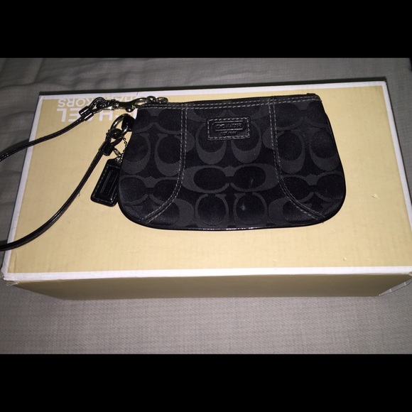 💕Coach wristlet 💕