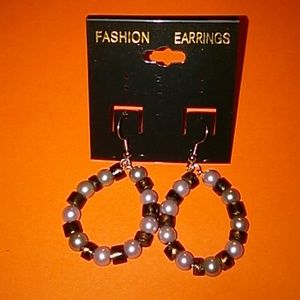 Wood and opal earrings