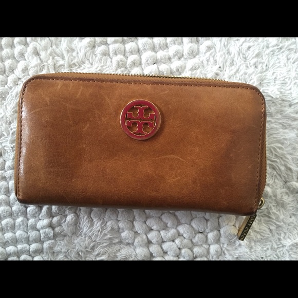 Tory Burch Leather Zip Continental Wallet