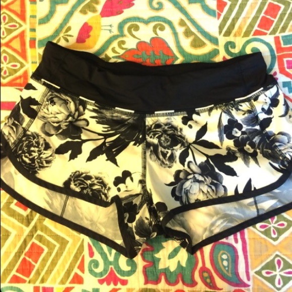 Lululemon speeds! Size 6...👌 CONDITION