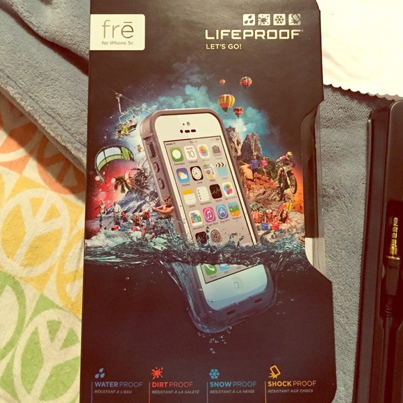 SOLD !!!!!!!!!!!! iPhone 5c lifeproof