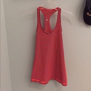 Bundle Lululemon size 2/4 tanks @$35