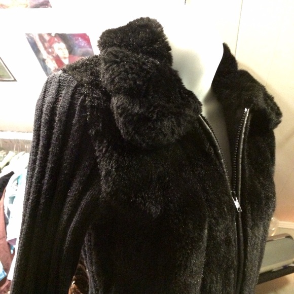 TRADED in BUNDLE Faux Fur Zip-Up Sweater Jacket - Picture 3 of 4