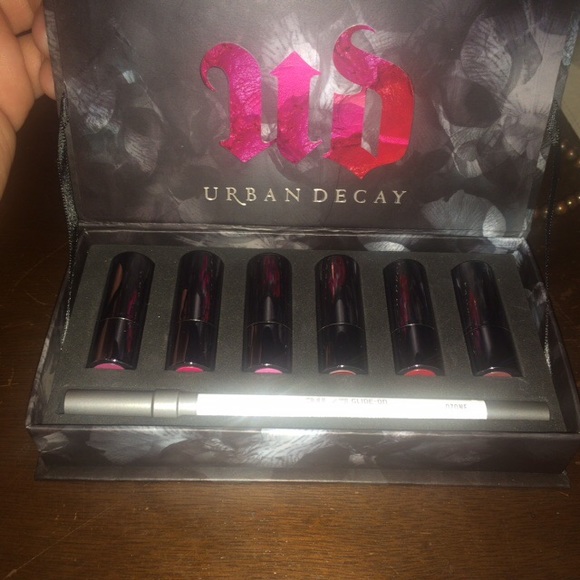 Urban decay full frontal lipstick stash ✋ on hold