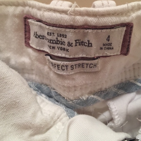 Abercrombie & Fitch White shorts - Picture 2 of 3