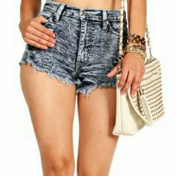 High-waisted "bleach washed" ripped bottom shorts