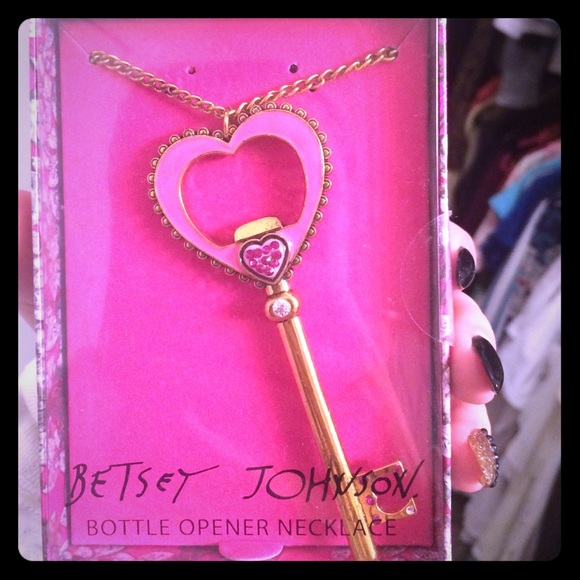 ⚡️SALE⚡️Betsey Johnson necklace