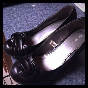 Xhilaration black wedges