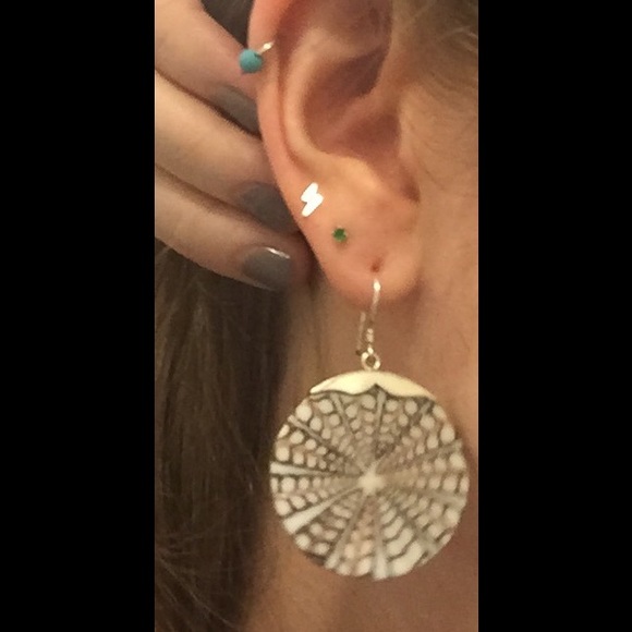Sterling silver shell earrings - Picture 3 of 4