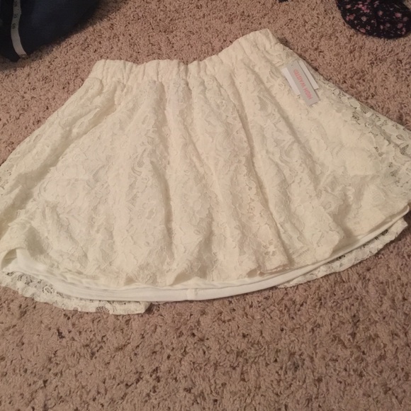 Lace skirt