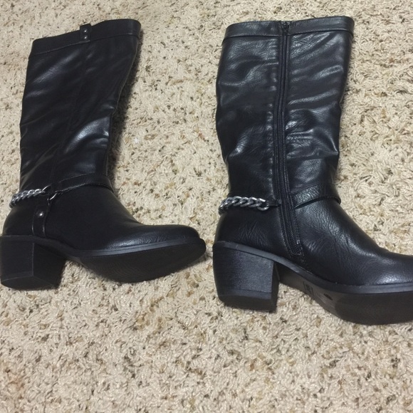 Boots - Picture 2 of 3