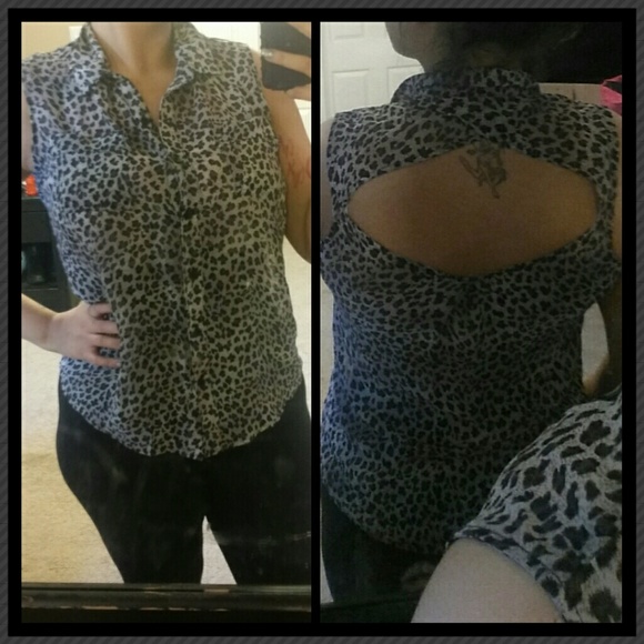 Leopard print key hole top - Picture 1 of 2