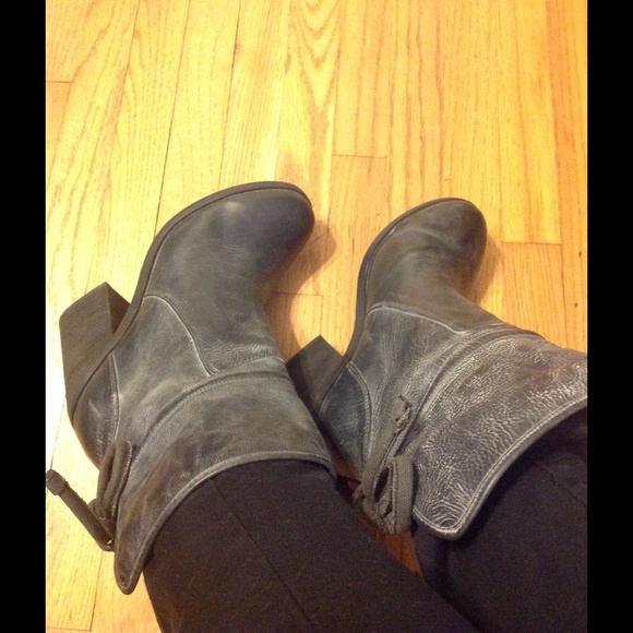 NEW Black distressed leather Kensie short boots