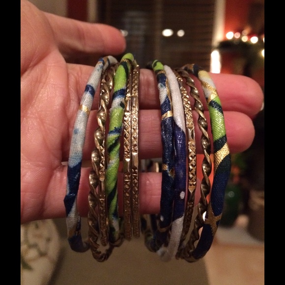 Light and fun set of bangles