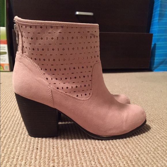 Super cute bootie - Picture 3 of 3