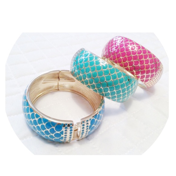 🎉🚫sold🚫CLEARANCE 🎉Cuff Bracelet 🎀 - Picture 2 of 2