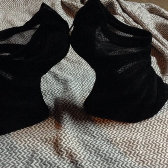 Black wedged heels - Picture 3 of 3