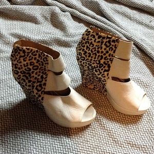 Leopard print/white wedges