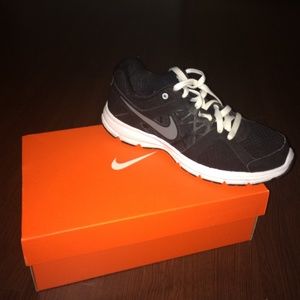 Nike relentless shoes size 7.5 never used!