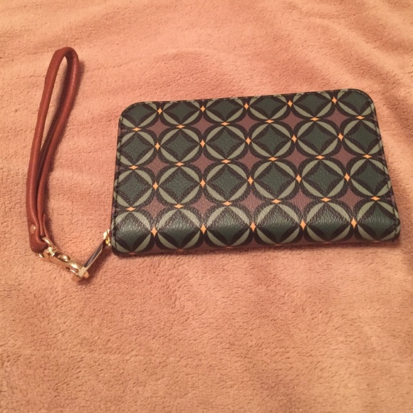 Fossil wristlet