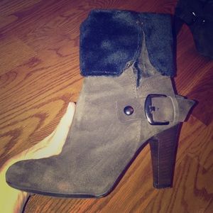 Made in Italy!! Suede brown booties with faux fur