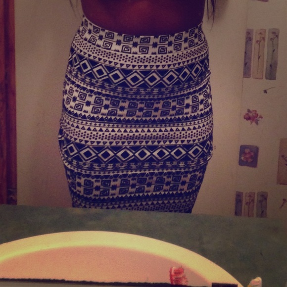 Black & White Textured Pencil Skirt