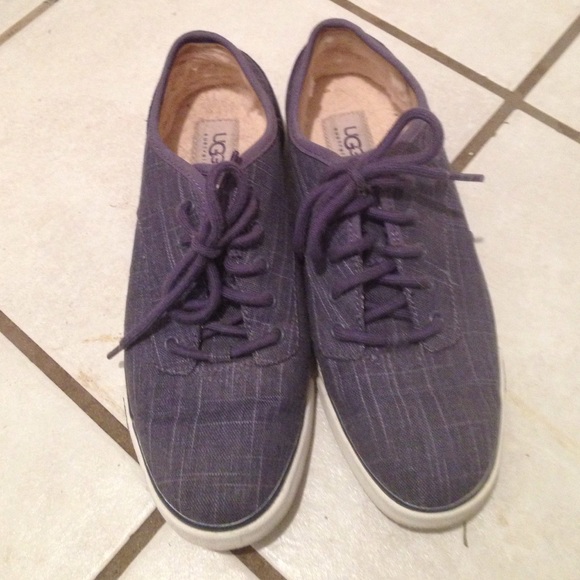 Canvas denim ugg sneakers never worn cute/comfy
