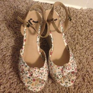 Report Floral Wedges