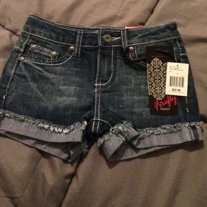 Little girl 7 shorts