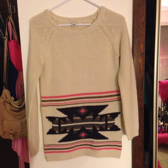 Cream Knit Patterned Sweater Size Small