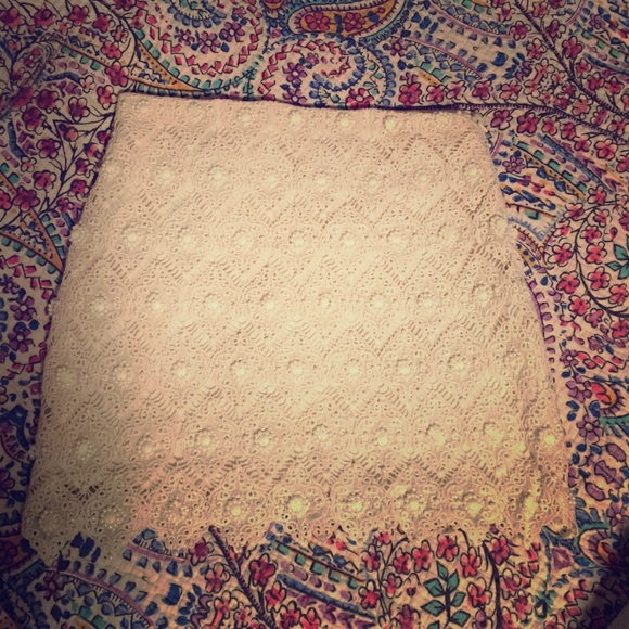 Super cute lace skirt - Picture 1 of 3