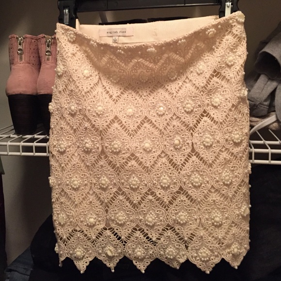 Super cute lace skirt - Picture 2 of 3