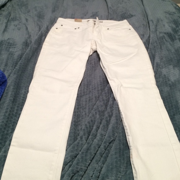 Levi's white jeans❌ SOLD❌ - Picture 2 of 3