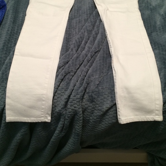 Levi's white jeans❌ SOLD❌ - Picture 3 of 3