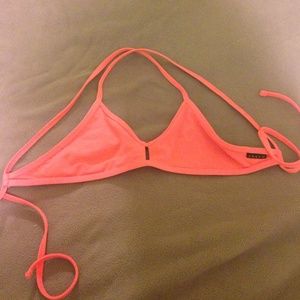 Jolyn vent top in coral