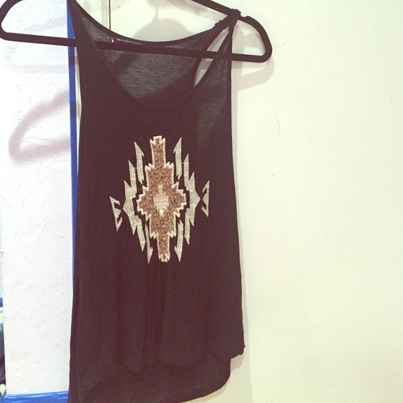 Black tank top with design