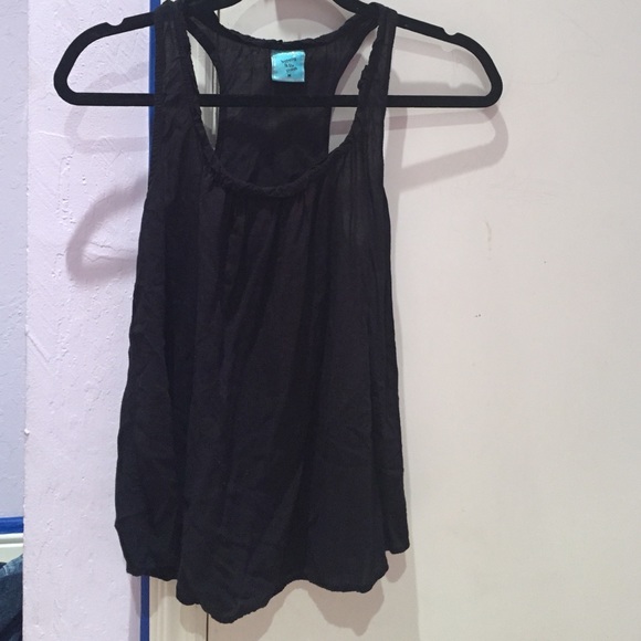 Simples black flowy tank top