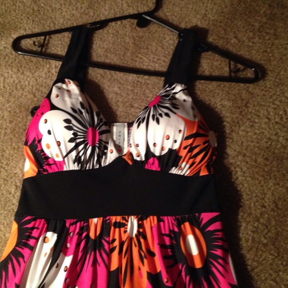 Dress - Picture 2 of 3