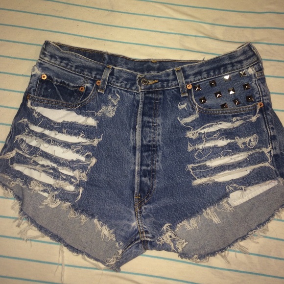 High waisted distressed Levi shorts