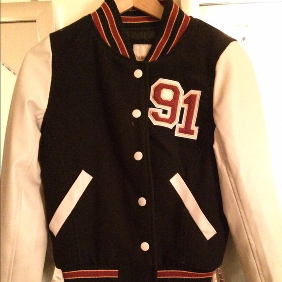 ❤️❤️Varsity Jacket 9⃣1⃣📢❤️❤️ - Picture 3 of 4