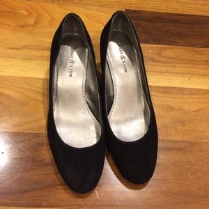 Black Pumps