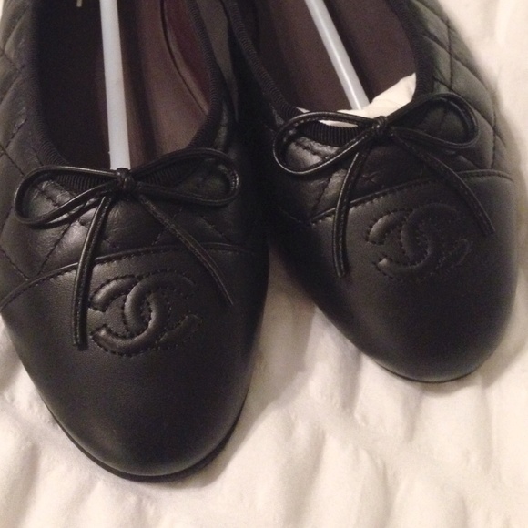 Authentic Chanel Quilted Flats (Black)