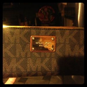 Michael kors wallet!! Brand new!