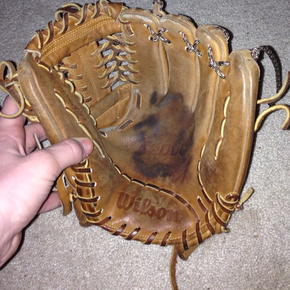 Wilson A2000 baseball glove. 11.75 inches RHT - Picture 2 of 4