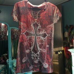 Buckle cross tee