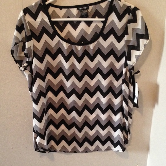 CHEVRON T 👚👚 CHIFFON MATERIAL NWT