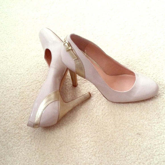 Julianne Hough beige pumps