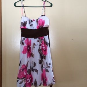 Very pretty special occasion dress