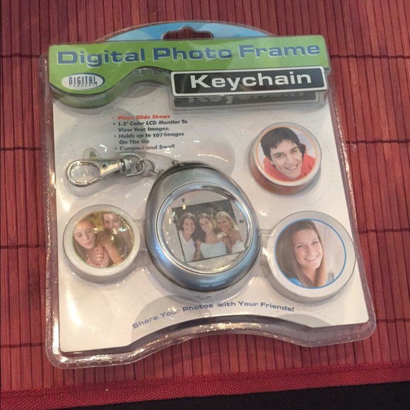 Digital Photo Frame Keychain - Picture 1 of 2