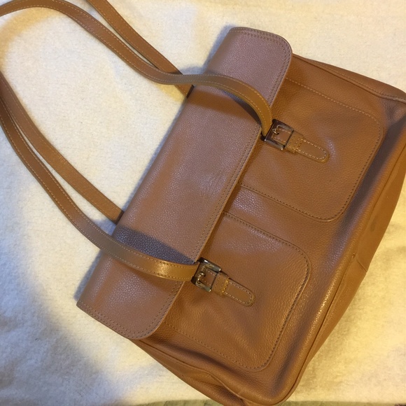 Longchamp Handbags - Longchamp Vintage Nude Tan Leather Purse